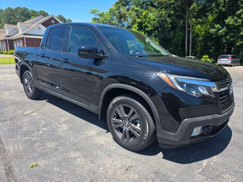 Used 2018 Honda Ridgeline Sport image 3