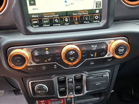 Used 2023 Jeep Gladiator Mojave w/ Cold Weather Group AWD/4WD image 19