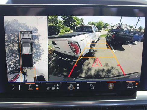 Used 2026 Chevrolet Silverado 1500 LT Trail Boss w/ LT Trail Boss Premium Package AWD/4WD image 18