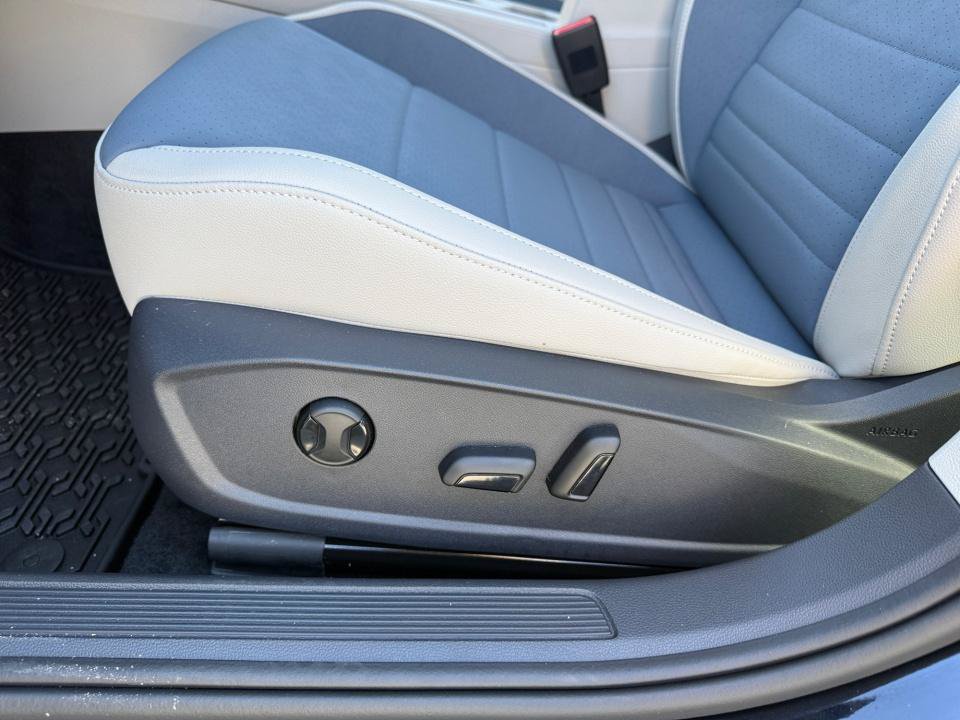 Certified 2026 Volkswagen Jetta SE FWD image 30