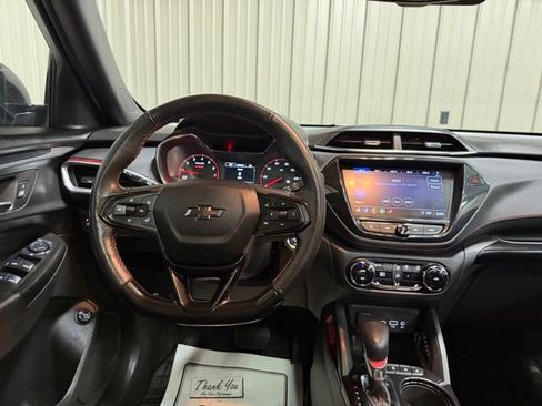 Used 2023 Chevrolet TrailBlazer RS w/ Sun and Liftgate Package FWD image 30