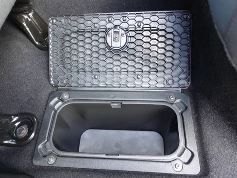 Used 2022 RAM 1500 Classic SLT w/ Electronics Convenience Group AWD/4WD image 25