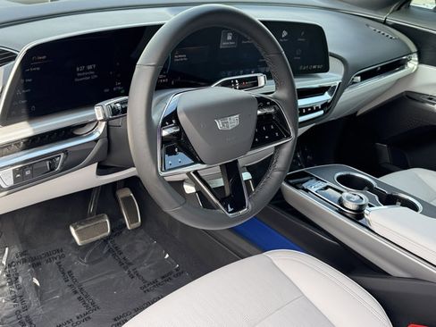 Used 2025 Cadillac Lyriq Luxury image 17