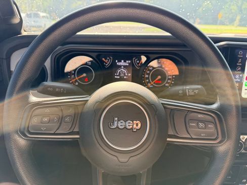 Used 2025 Jeep Wrangler Sport AWD/4WD image 16