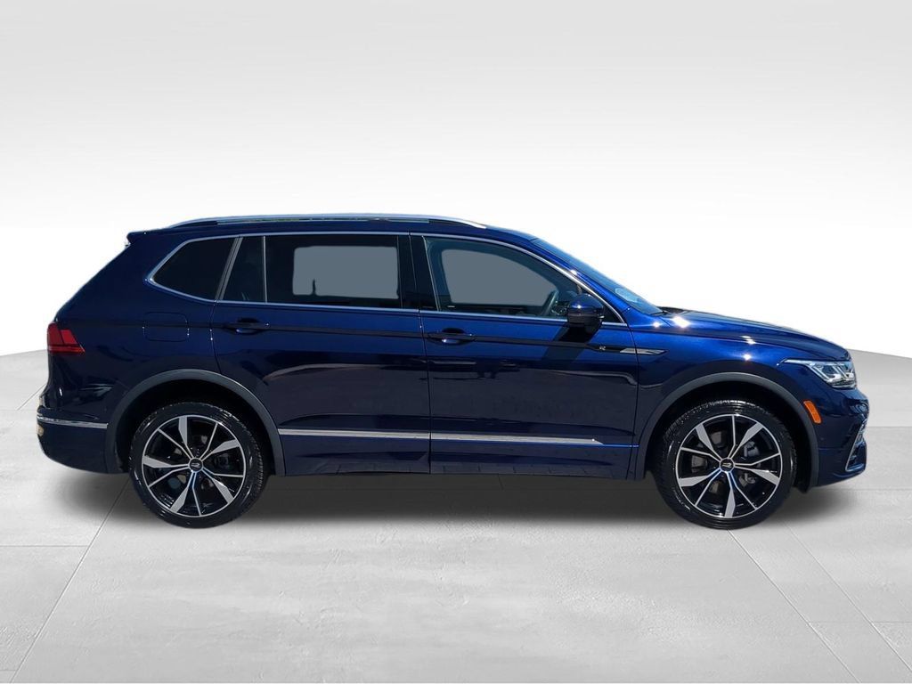 Certified 2023 Volkswagen Tiguan SEL R-Line AWD/4WD image 3
