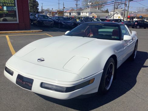 Used 1991 Chevrolet Corvette Coupe RWD image 4