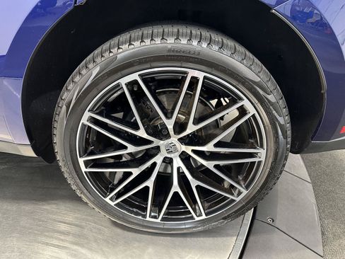 Certified 2026 Porsche Macan AWD/4WD image 12