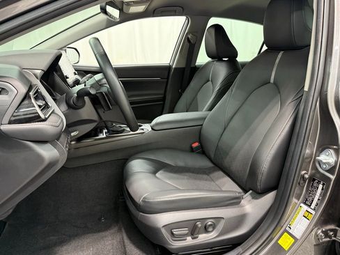 Used 2021 Toyota Camry XSE w/ Cold Weather Package image 19