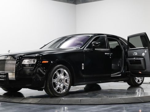 Used 2011 Rolls-Royce Ghost image 2