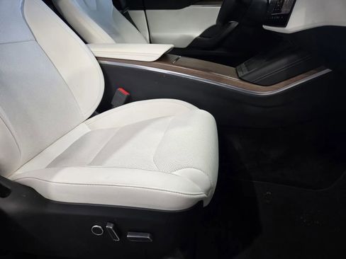 Used 2023 Tesla Model X AWD/4WD image 7