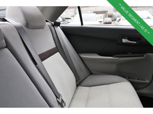 Used 2014 Toyota Camry LE image 14