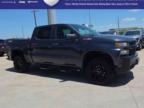 Used 2021 Chevrolet Silverado 1500 Custom Trail Boss AWD/4WD image 2