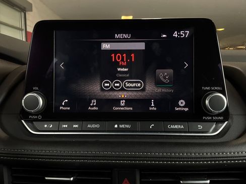 Used 2025 Nissan Rogue SV FWD image 29