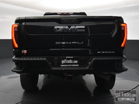 Used 2024 GMC Sierra 2500 Denali Ultimate AWD/4WD image 6