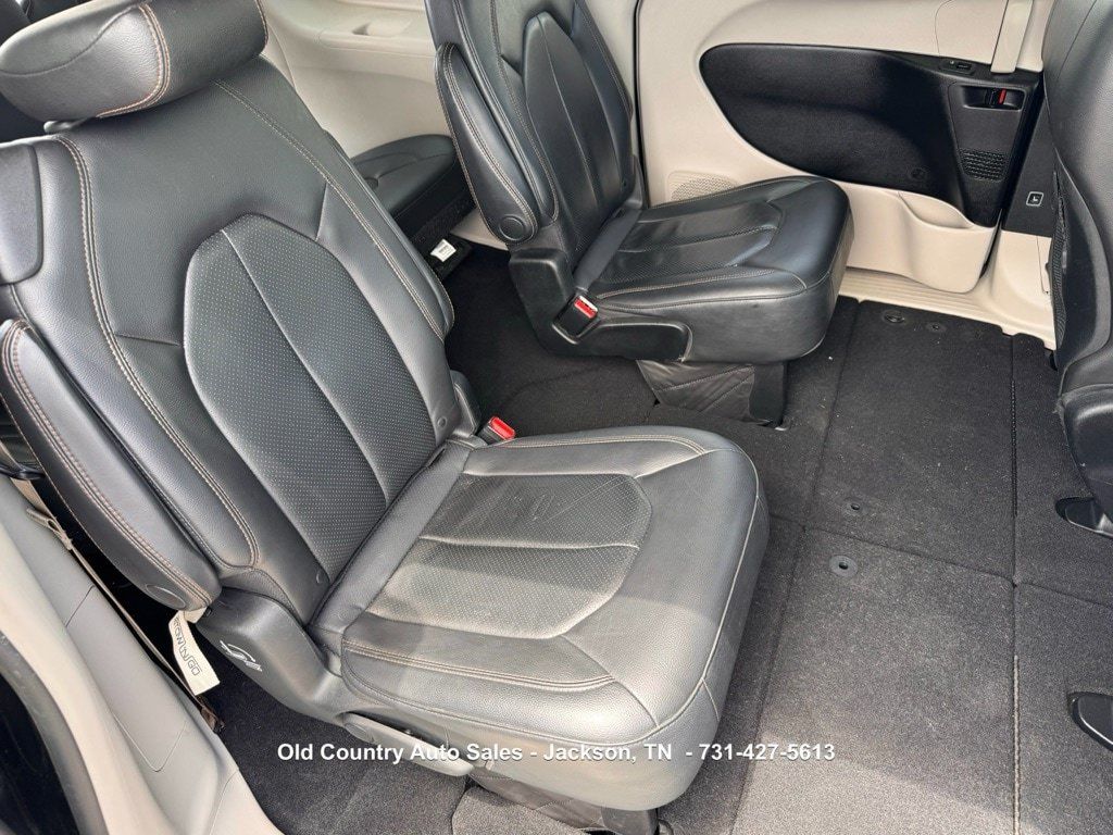 Used 2019 Chrysler Pacifica Touring-L FWD image 11