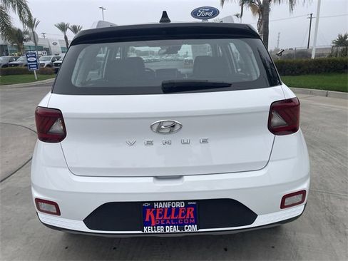 Used 2022 Hyundai Venue Limited image 7