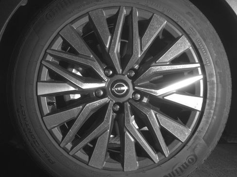 Used 2025 Nissan Altima 2.5 SV FWD image 12
