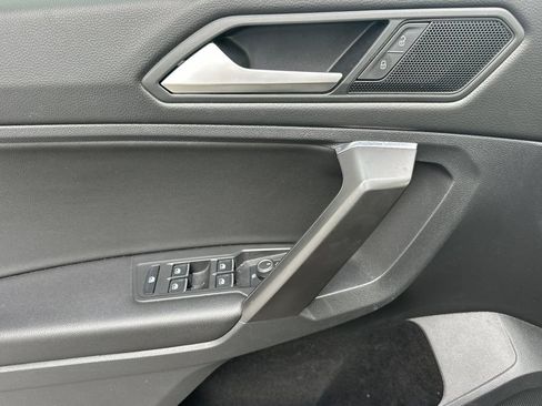 Used 2021 Volkswagen Tiguan SE R-Line FWD image 11