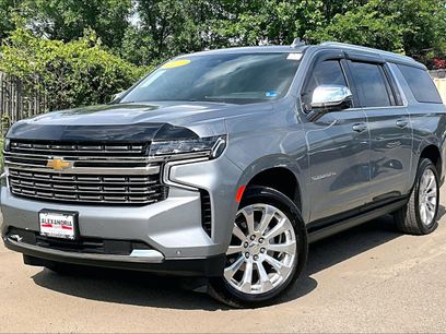 Used 2023 Chevrolet Suburban Premier w/ Premium Package 2