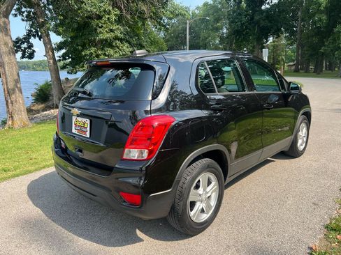 Used 2020 Chevrolet Trax LS FWD image 10
