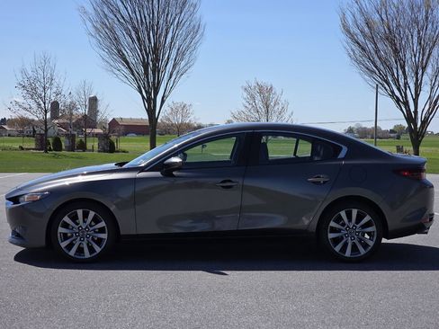 Used 2019 MAZDA MAZDA3 AWD Sedan w/ Select Package image 4