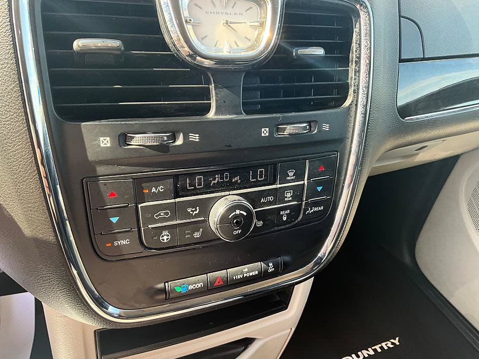 Used 2016 Chrysler Town & Country Touring w/ Driver Convenience Group FWD image 22
