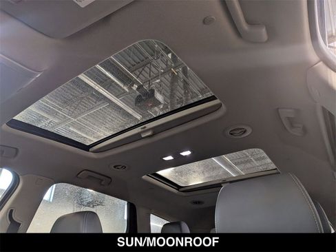 Used 2020 Buick Enclave Essence w/ Sound and Sites Package image 2