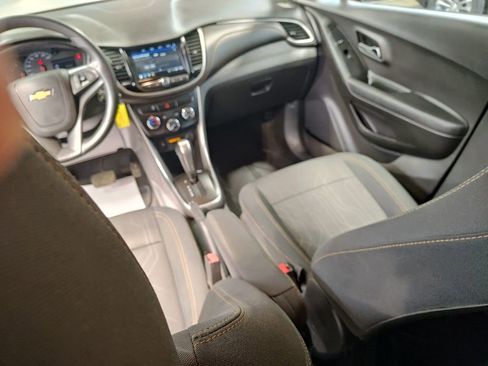 Used 2019 Chevrolet Trax LT AWD/4WD image 28
