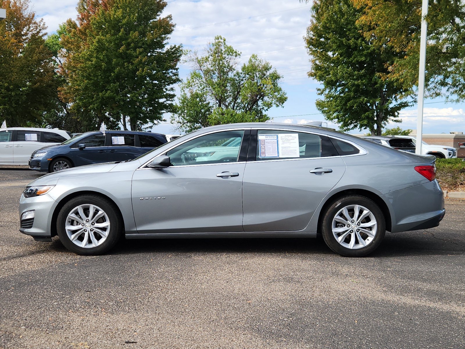 Used 2025 Chevrolet Malibu LT FWD image 2