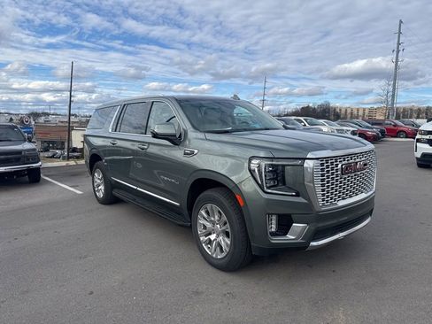 Used 2023 GMC Yukon XL Denali AWD/4WD image 5