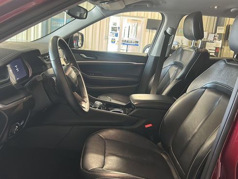 Used 2022 Jeep Grand Cherokee L Limited image 11