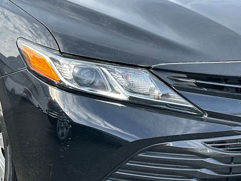 Used 2019 Toyota Camry LE image 7