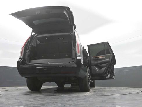 Used 2018 Cadillac Escalade 4WD image 41