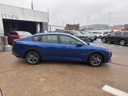 New 2025 Kia K4 LXS image 8