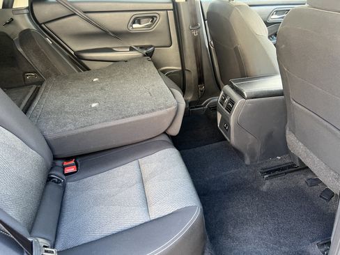 Used 2025 Nissan Rogue SV AWD/4WD image 19