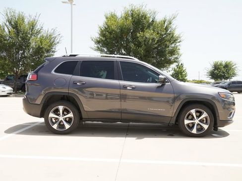 Used 2019 Jeep Cherokee Limited FWD image 10