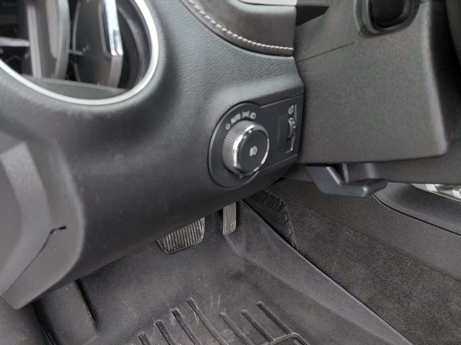 Used 2014 Chevrolet Camaro LT RWD image 17