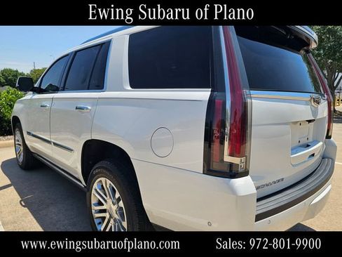 Used 2020 Cadillac Escalade Premium Luxury RWD image 3