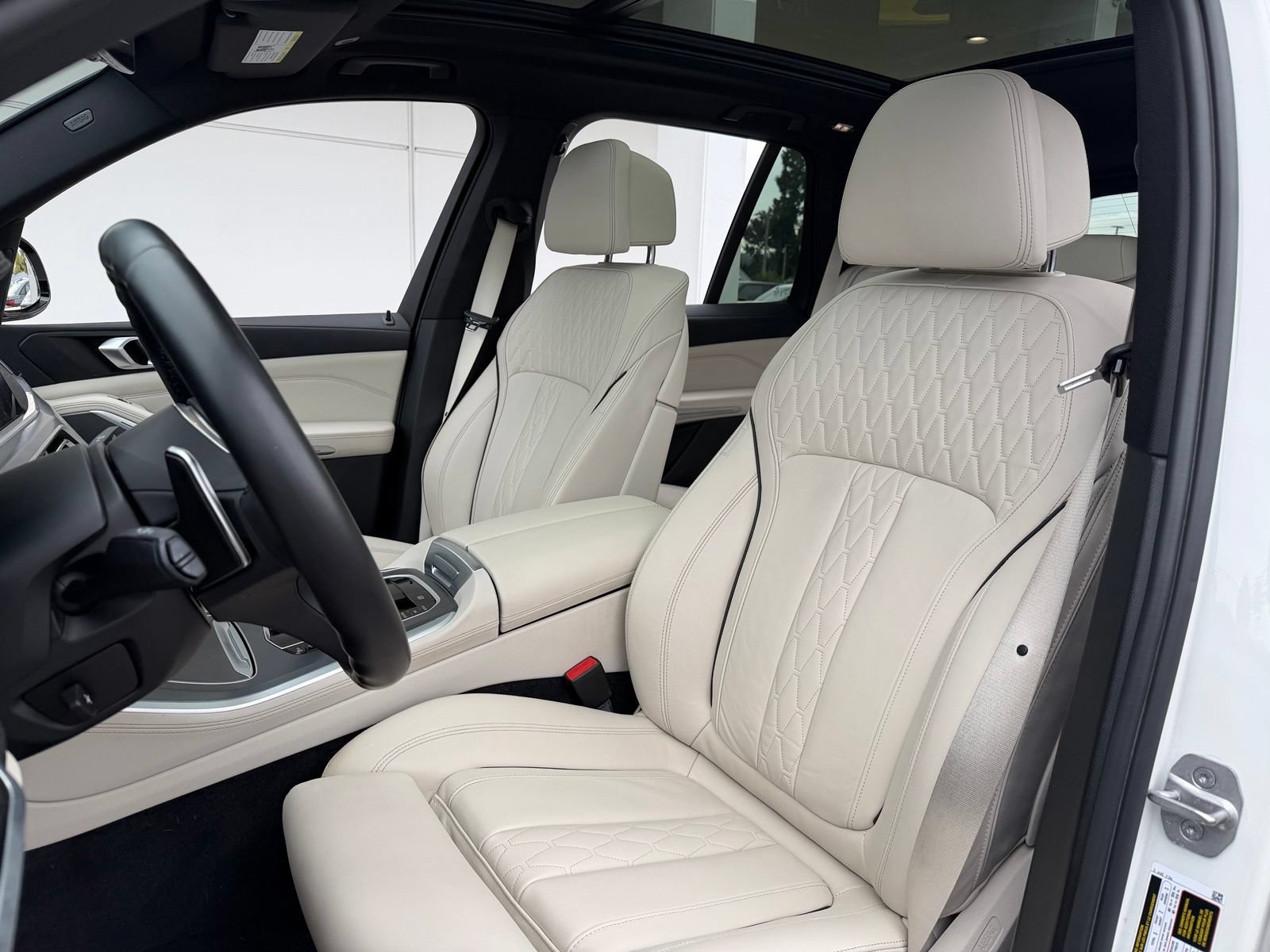 Used 2023 BMW X5 xDrive40i w/ M Sport Package AWD/4WD image 12