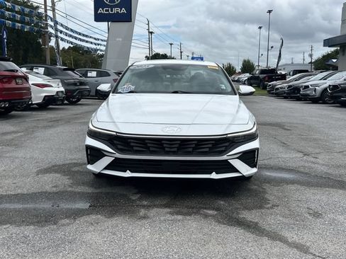Used 2025 Hyundai Elantra Limited FWD image 9