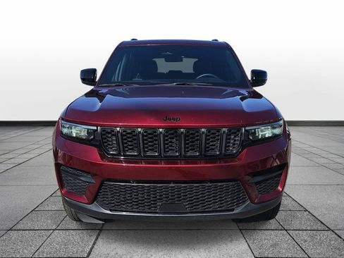 Used 2025 Jeep Grand Cherokee Altitude AWD/4WD image 2