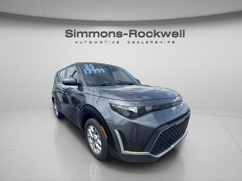 Used 2025 Kia Soul LX w/ LX Technology Package FWD image 5