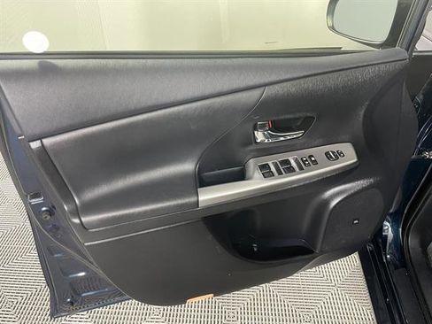 Used 2017 Toyota Prius V Five image 19