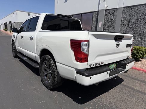 Used 2017 Nissan Titan SV image 7
