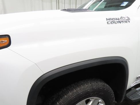 Used 2024 Chevrolet Silverado 2500 High Country image 51