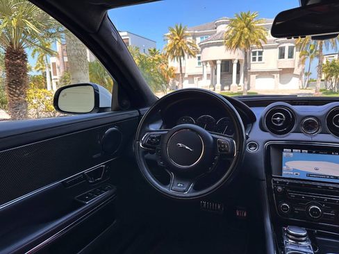 Used 2015 Jaguar XJ R LWB RWD image 12
