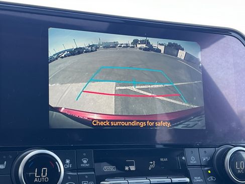 Used 2023 Toyota Highlander XLE FWD image 19