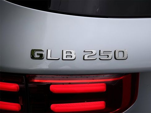 Certified 2025 Mercedes-Benz GLB 250 4MATIC image 8