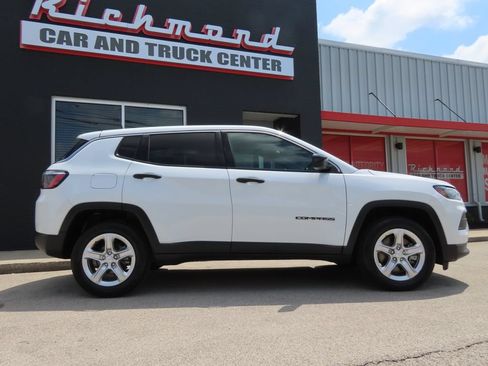 Used 2023 Jeep Compass Sport AWD/4WD image 3
