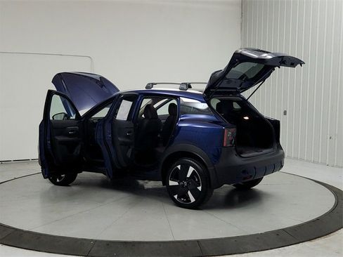 New 2026 Nissan Kicks SR image 13